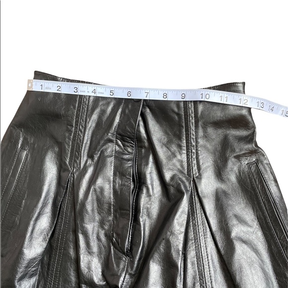 Black leather high waisted shorts - Picture 2 of 8